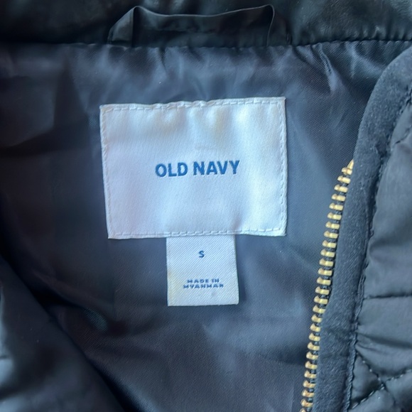 Black zip up vest - Picture 3 of 5